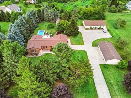7373 Dell Rd, Saline, MI, 48176-9802 | Card Image