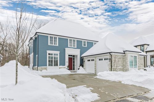 300 Woodridge Ln, Chagrin Falls, OH, 44022-2914 | Card Image