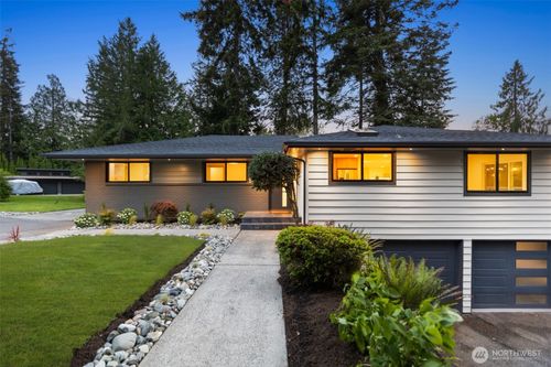 16858 76th Ave W, Edmonds, WA, 98026-5002 | Card Image