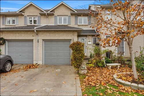 44-1 Royalwood Crt, Stoney Creek, ON, L8E4Y3 | Card Image