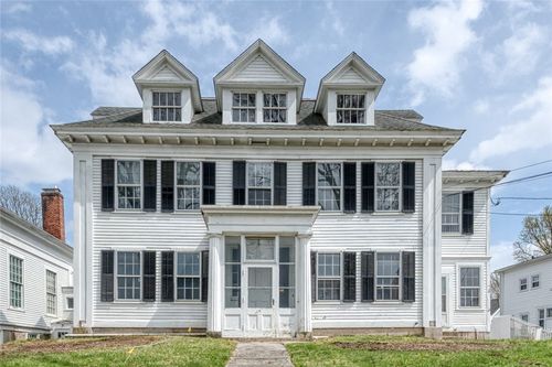 2 Elm St, Westerly, RI, 02891-2126 | Card Image
