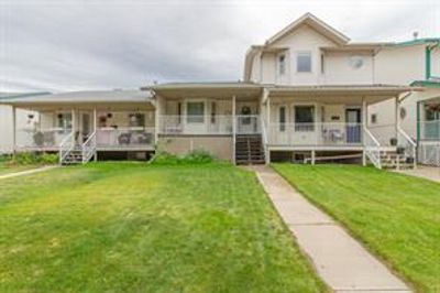 119 3 St Ne, Home with 2 bedrooms, 1 bathrooms and 2 parking in Medicine Hat AB | Image 2