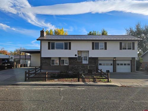2020 Essex St, Montrose, CO, 81401-5520 | Card Image
