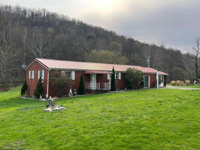 3730 Greenbrier Rd, Home with 3 bedrooms, 1 bathrooms and 3 parking in Salem WV | Image 32