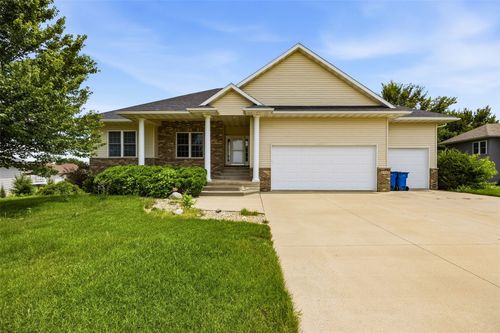 426 Prairie View Dr, Fairfax, IA, 52228-9502 | Card Image