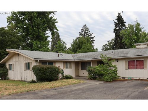 711 Sw Rogue River Ave, Grants Pass, OR, 97526-2732 | Card Image
