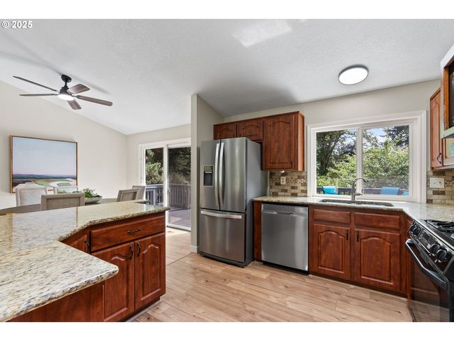 1472 Sw 14 Th St, House other with 4 bedrooms, 3 bathrooms and 2 parking in Gresham OR | Image 7