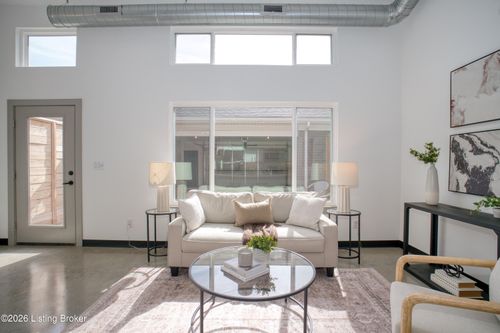 607 Burnett Farm Ln, Louisville, KY, 40243-8800 | Card Image