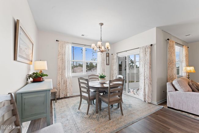 dining area 2 | Image 14