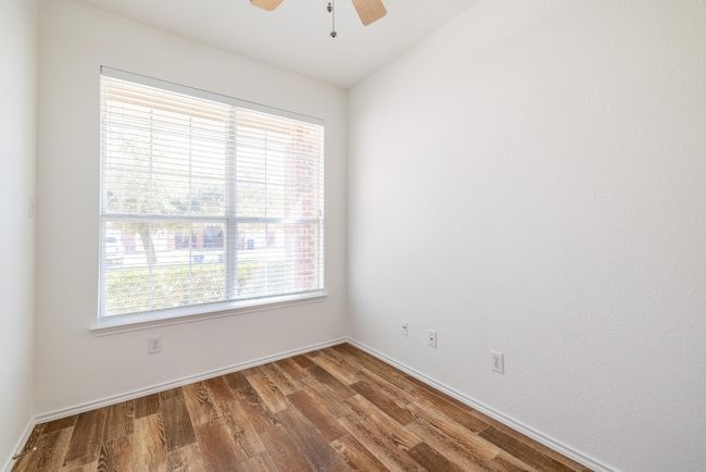 Double Pane Windows w/Screens | Image 15