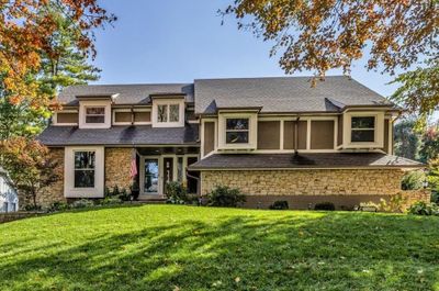 View of front facade featuring a front yard | Image 1