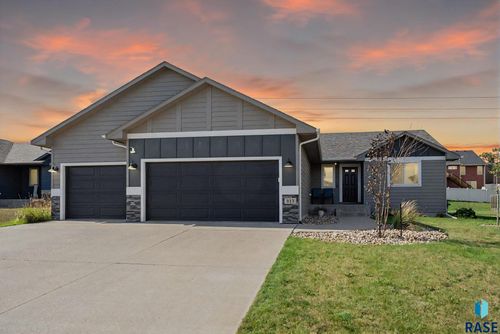 813 N Anthem Dr, Sioux Falls, SD, 57110-8521 | Card Image