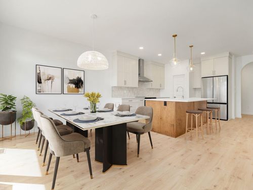 2528 43 St S, Lethbridge, AB, T1K8L3 | Card Image