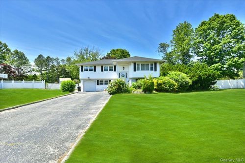 44 Peppermint Rd, Commack, NY, 11725-1025 | Card Image