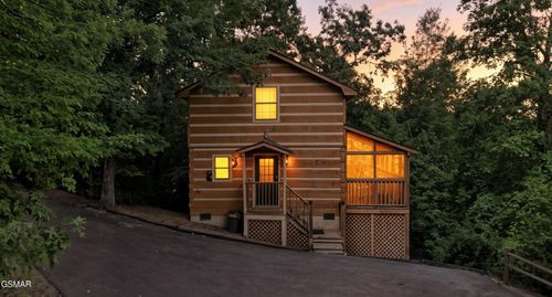 641 Kings Hills Blvd, Pigeon Forge, TN, 37863-5219 | Card Image