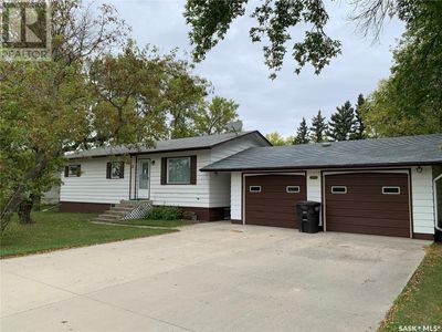 832 Railway Ave N, House other with 3 bedrooms, 2 bathrooms and null parking in Bruno SK | Image 1