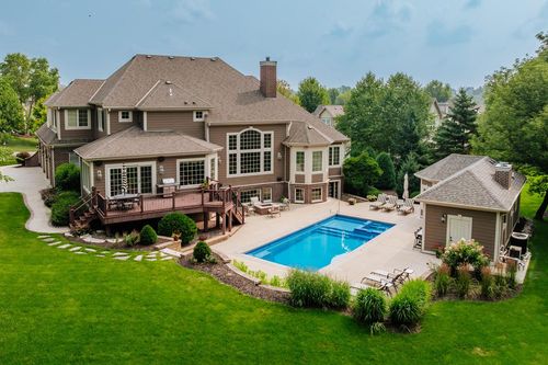 W210N5415 Carters Crossing Circle, Menomonee Falls, WI, 53051 | Card Image