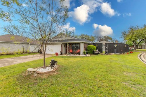 5818 Santa Fe Dr, Arlington, TX, 76017-2055 | Card Image