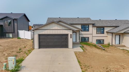 1646 Marilyn Way, Dickinson, ND, 58601-6766 | Card Image