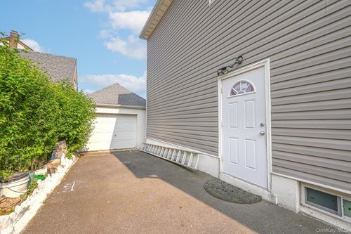 164 Biltmore Ave, Elmont, NY, 11003-1513 | Card Image