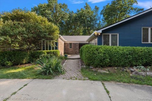430 Rissman Ln, Ortonville, MI, 48462-8455 | Card Image