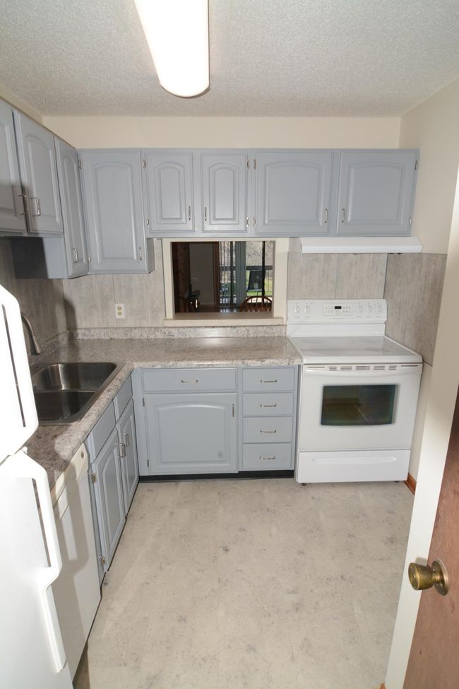 Kitchen, newish appliances | Image 9