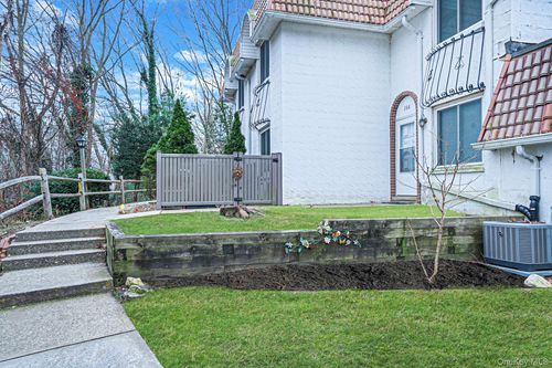 268 Brettonwoods Dr, Coram, NY, 11727 | Card Image