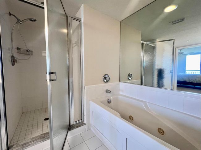 APT-404 - 3880 N Highway A1a, Condo with 2 bedrooms, 2 bathrooms and null parking in Hutchinson Island FL | Image 17