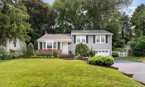 13 Longford St, Huntington, NY, 11743-6232 | Card Image