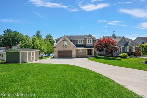847 Fairview St, Lake Orion, MI, 48362-2335 | Card Image