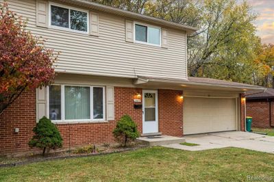 23612 Barfield Street, Home with 3 bedrooms, 1 bathrooms and null parking in Farmington Hills MI | Image 2