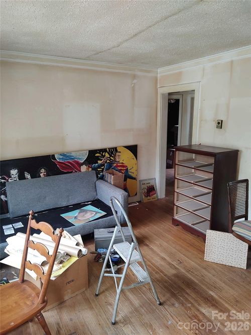 1400 Roslyn Dr, Burlington, NC, 27215-3598 | Card Image