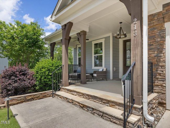 005-Front Entry | Image 4