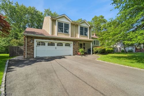 185 River Bend Rd, Berkeley Heights, NJ, 07922-1800 | Card Image