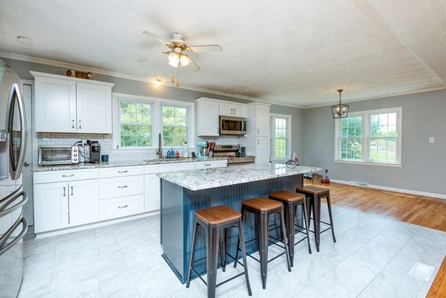 9433 Legend Dr, House other with 3 bedrooms, 1 bathrooms and 1 parking in Glade Spring VA | Image 7