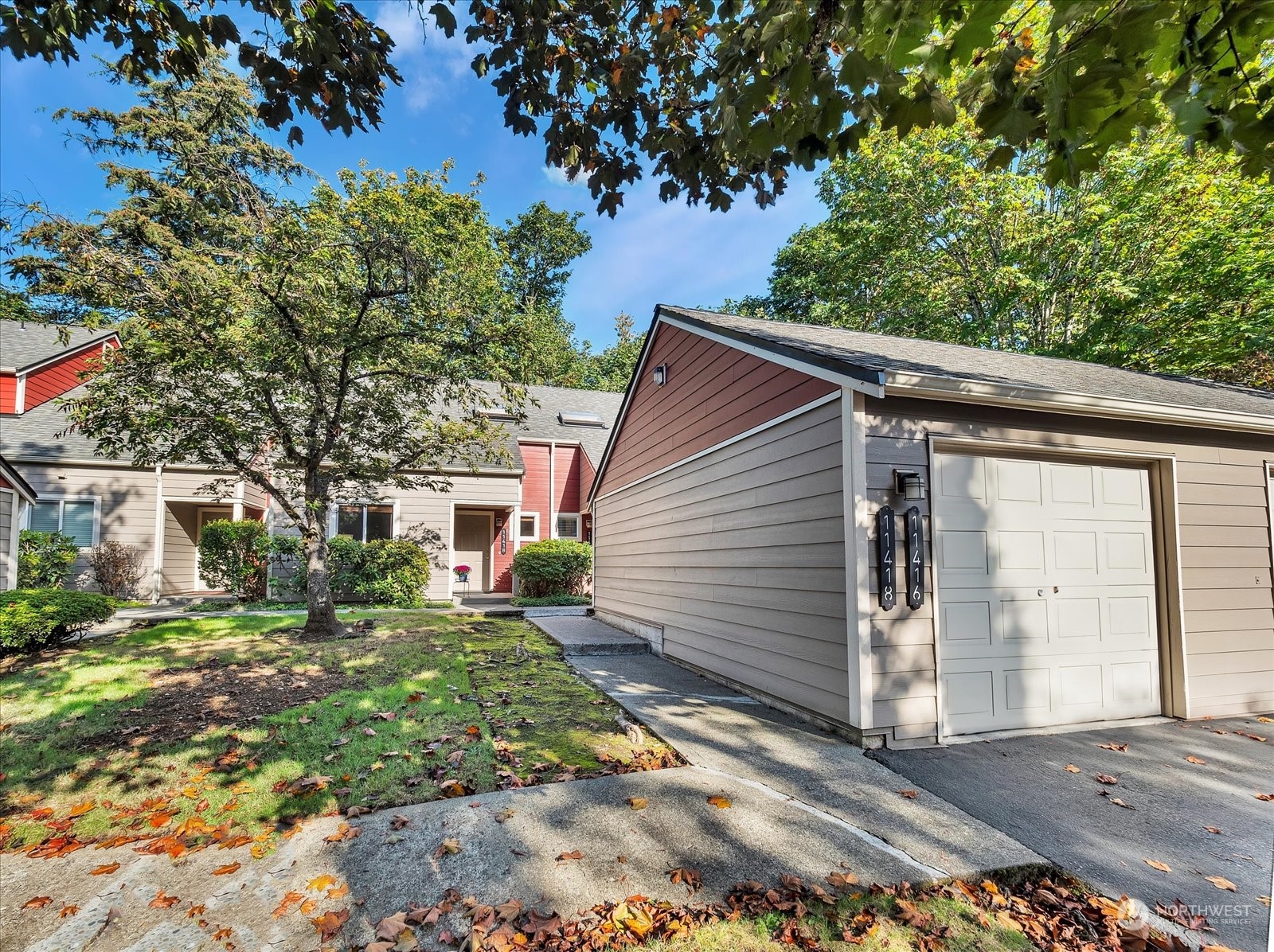 105th Ct, Kirkland, WA 98033