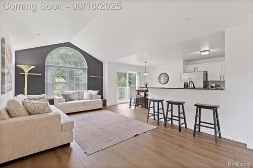 21914 Aberdeen Dr, Macomb, MI, 48042-3860 | Card Image
