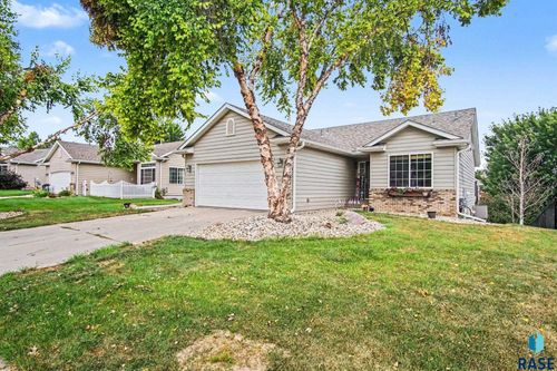 5505 W Pineridge Dr, Sioux Falls, SD, 57107-0940 | Card Image