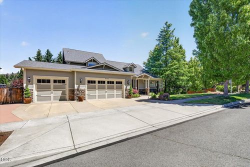 4575 Hathaway Dr, Medford, OR, 97504-9665 | Card Image