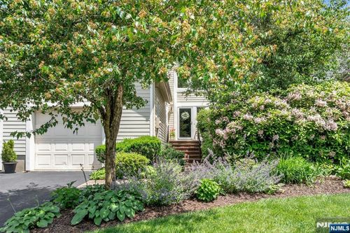 25 Birch Ln, Wayne, NJ, 07470-2402 | Card Image