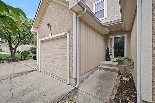 7313 Mccoy St, Shawnee, KS, 66227-2620 | Card Image