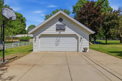 1615 2nd Ave Se, Menomonie, WI, 54751-2057 | Card Image