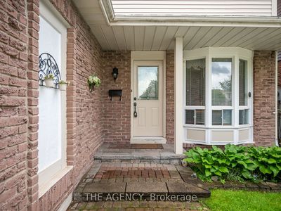 2412 Hemlock Crt, Home with 4 bedrooms, 2 bathrooms and 3 parking in Burlington ON | Image 3