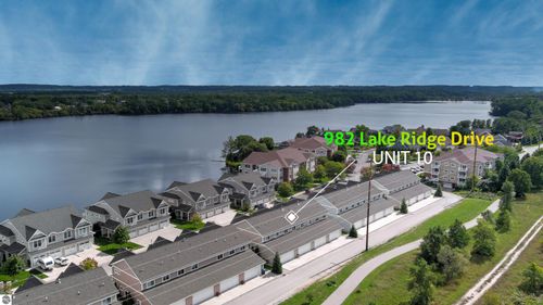 unit-10-982 Lake Ridge Dr, Traverse City, MI, 49684-4556 | Card Image