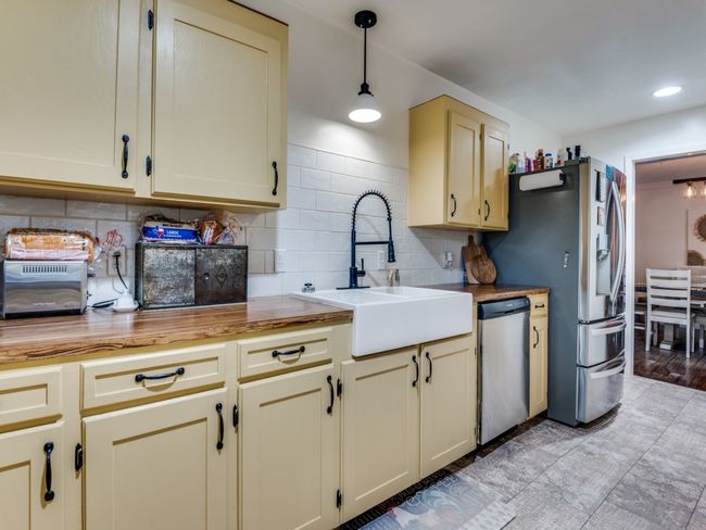 541 S Highway 67, House other with 3 bedrooms, 3 bathrooms and null parking in Cedar Hill TX | Image 10