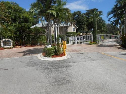 128 Laurel Rd, Hollywood, FL, 33021-2822 | Card Image