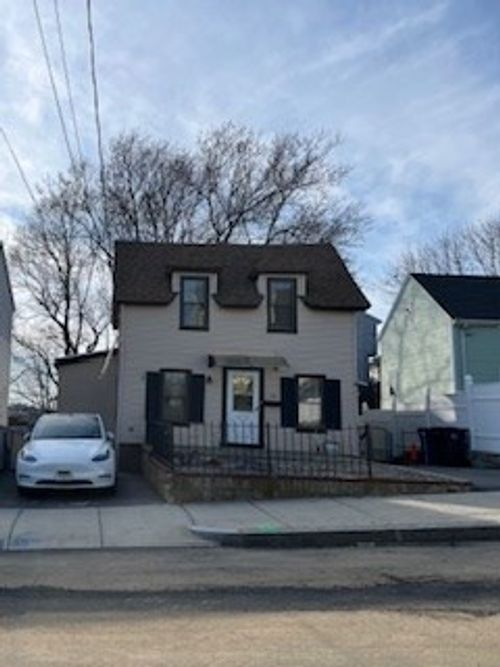 75 Summer St, Revere, MA, 02151-4257 | Card Image