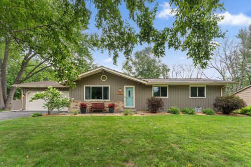 10525 Nesbitt Ave S, Bloomington, MN, 55437-2714 | Card Image