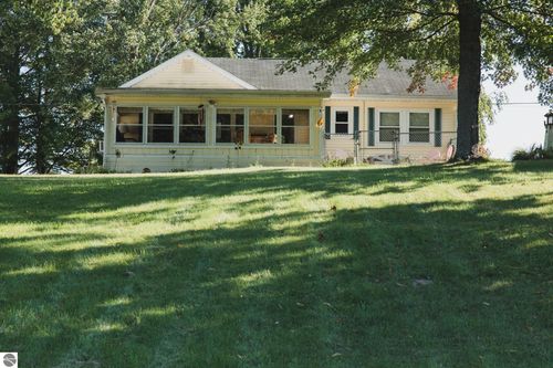 1041 Radov Dr, Gladwin, MI, 48624-8432 | Card Image