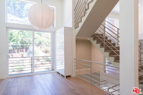 633 Museum Drive, Los Angeles, CA, 90065 | Card Image